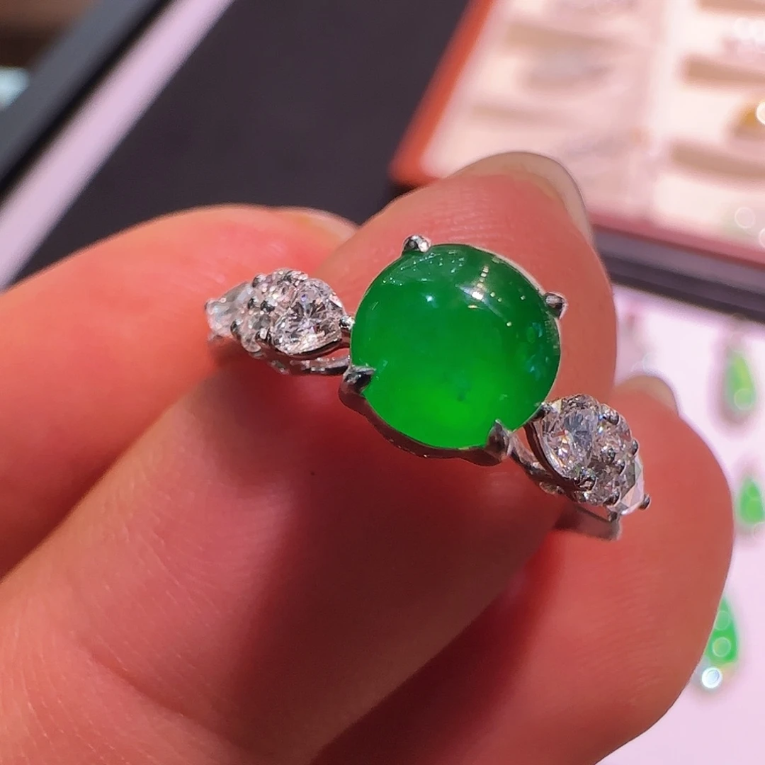 翡翠18K金镶嵌戒指