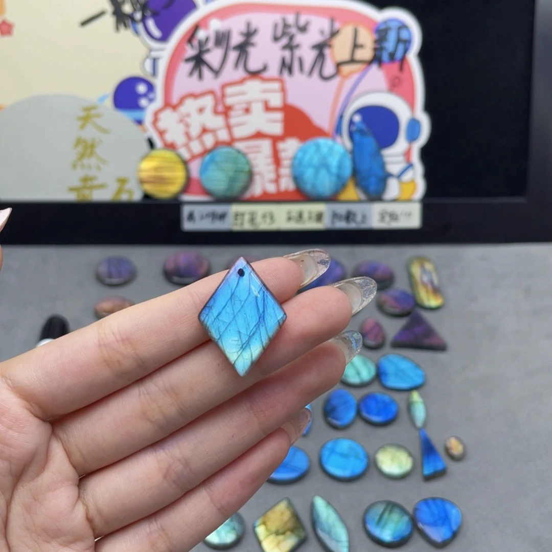 水晶珠宝半成品未镶嵌像***?