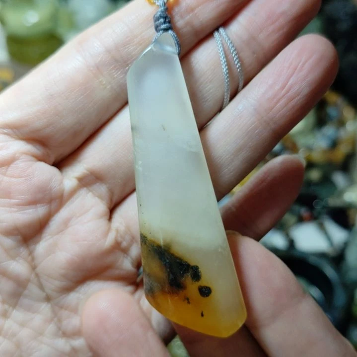 岫玉未镶嵌挂坠款式