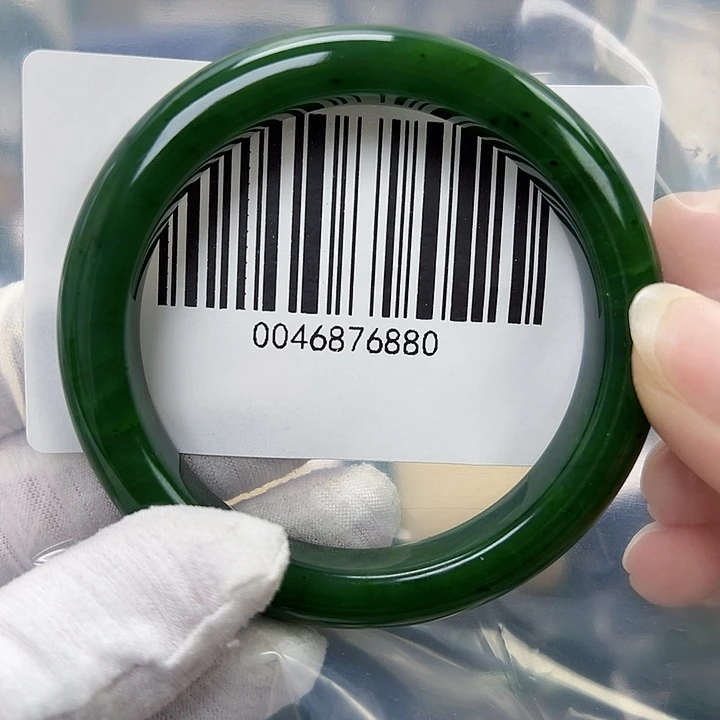 小***店和田玉未镶嵌手镯微瑕57