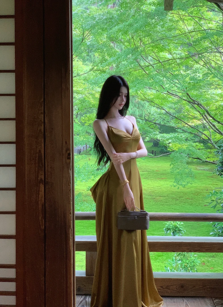 纯欲风辣妹性感露背吊带连衣裙法式复古收腰显瘦包臀长裙针织开衫