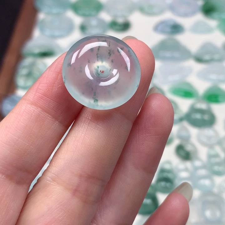 翡翠未镶嵌颈饰高冰飘花肥扣子