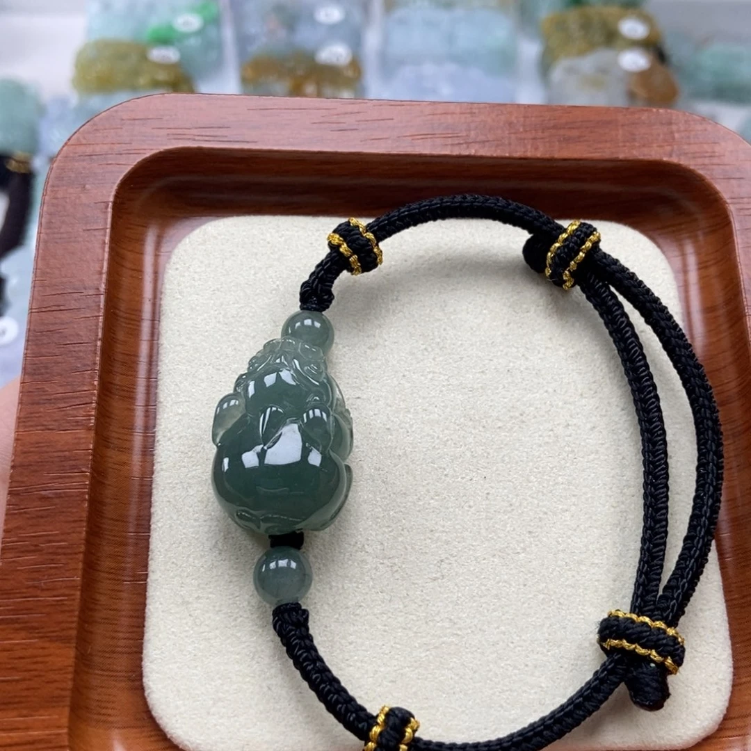 翡翠未镶嵌颈饰如意貔貅