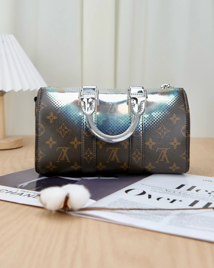 全新未使用 LouisVuitton/路易威登 7363 Lv keepall 25镭射全新