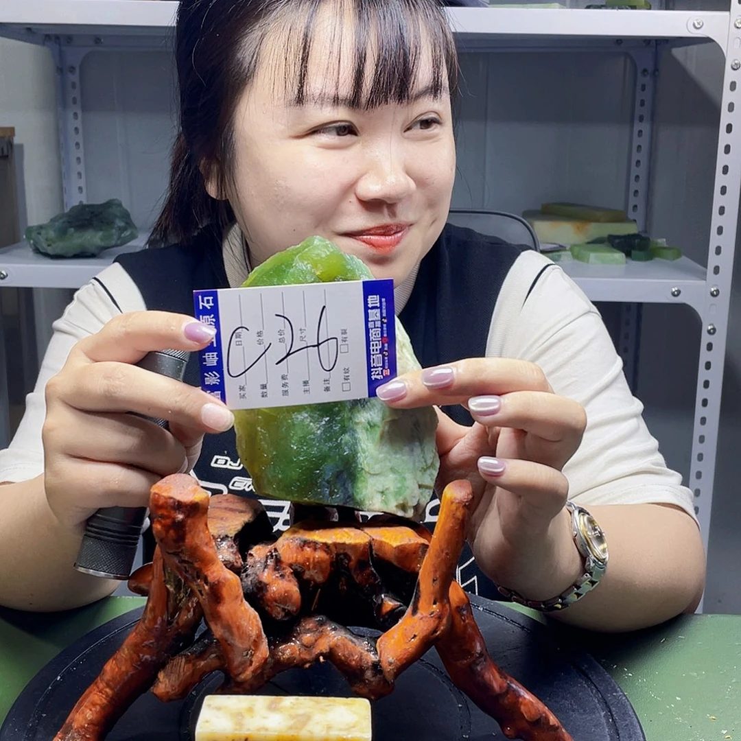 蛇纹石玉未镶嵌岫玉原石雕*郎