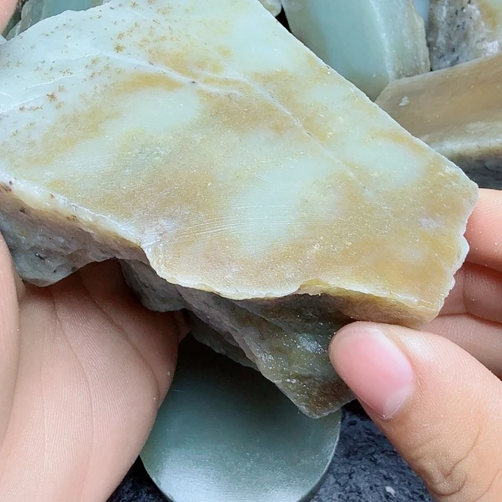 未镶嵌和田玉（糖玉）珠宝奇石
