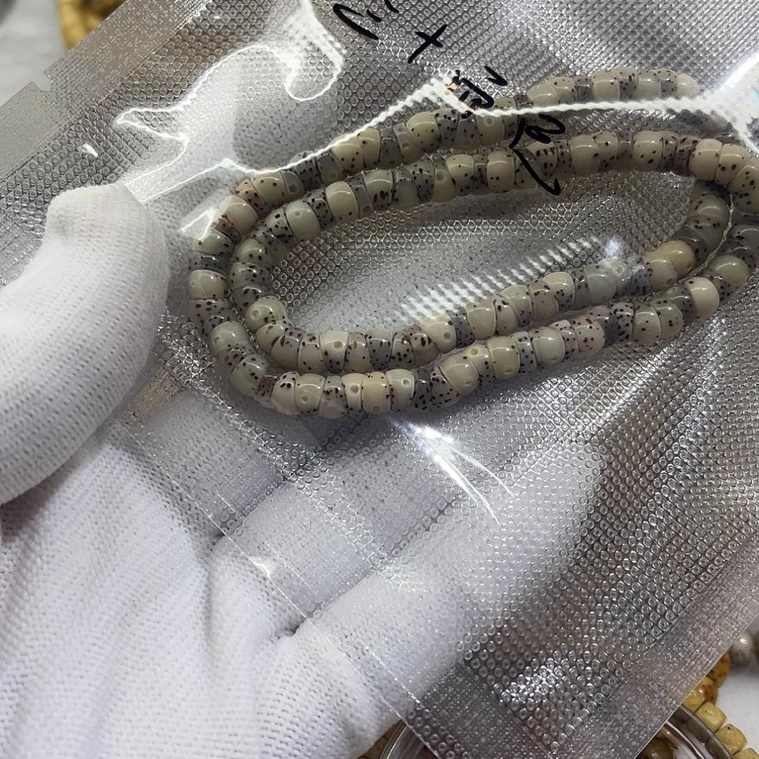 青***渺吊坠星月菩提玉化大肠