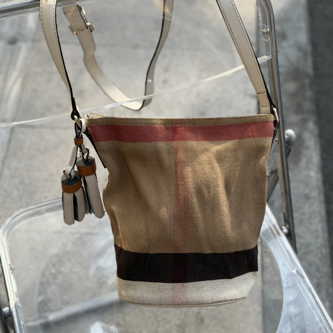 95新 BURBERRY/博柏利 帆布格纹水桶包斜挎包