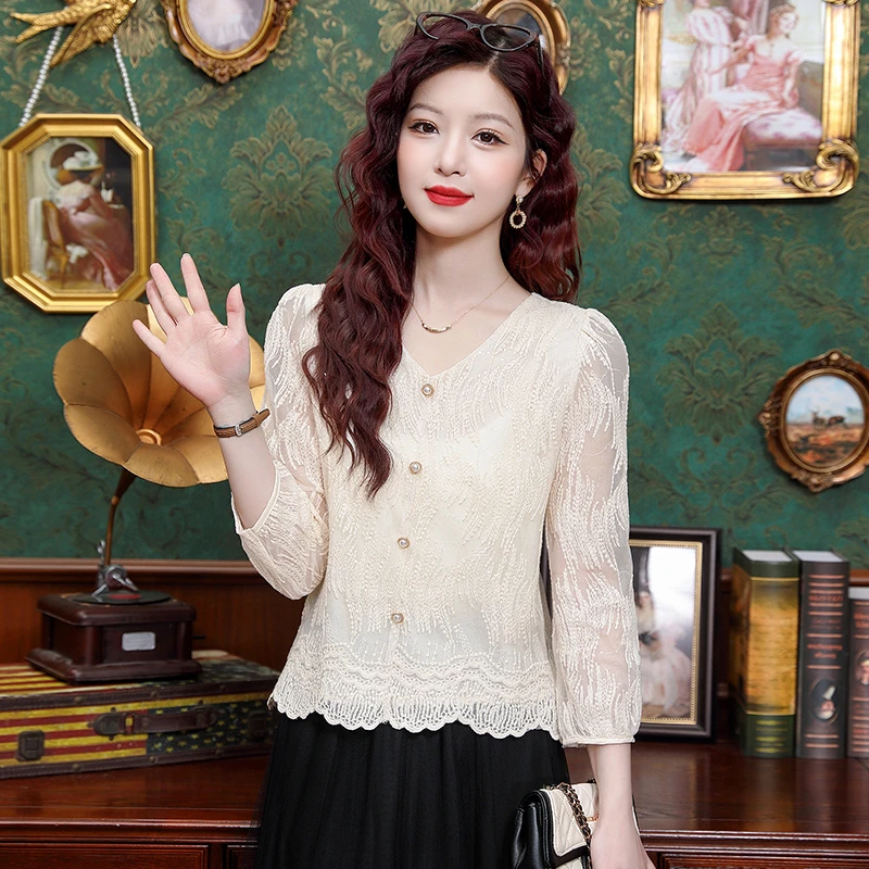 法式气质V领蕾丝花边雪纺衫女秋季新款洋气百搭减龄时尚上衣