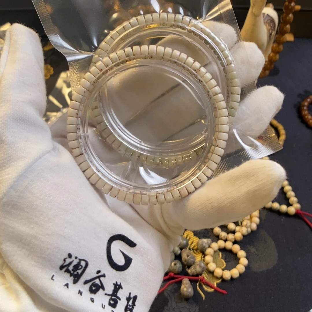 祢***月星月菩提吊坠瓷白冰药片6✖️3