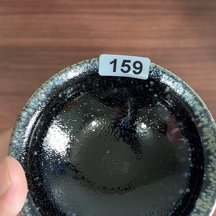 茶盏只有一只狗和几颗