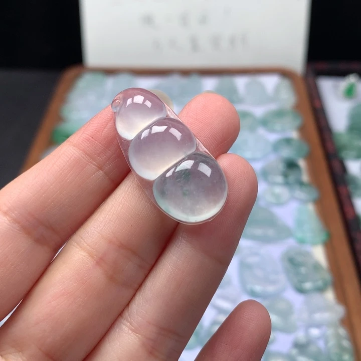 颈饰未镶嵌翡翠高冰飘花福豆
