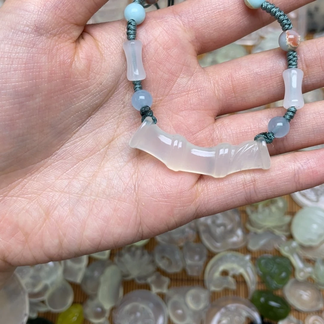 未镶嵌蛇纹石玉颈饰