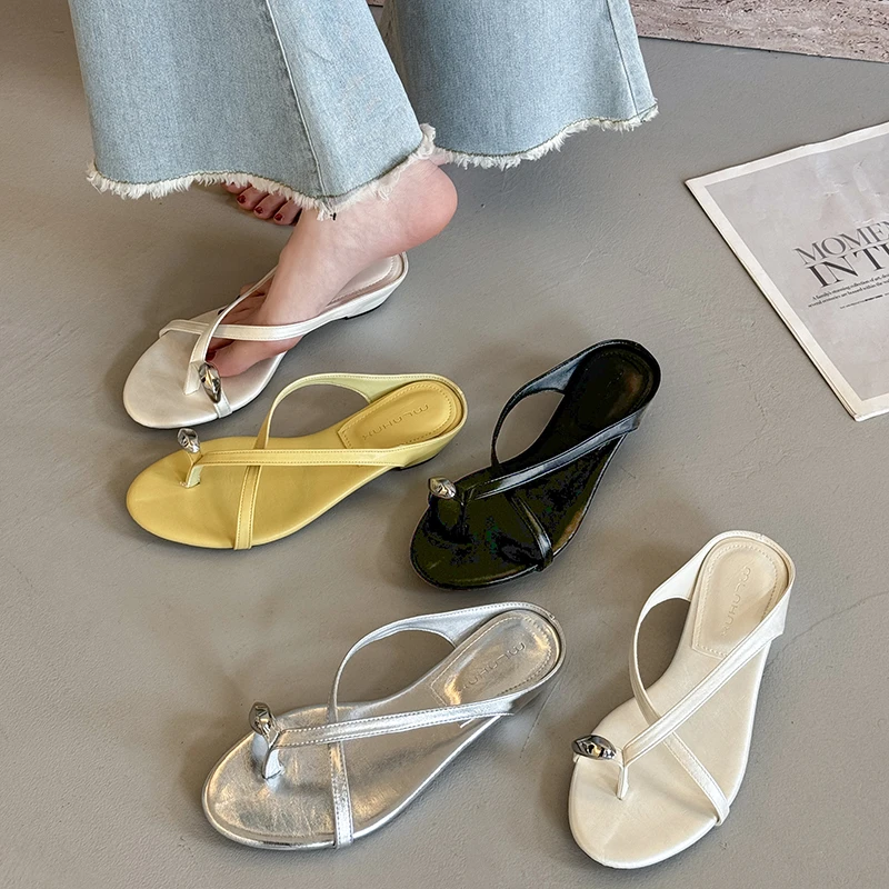 贾不假拖鞋女夏外穿2025新款复古气质百搭低跟韩系套趾老钱风凉鞋