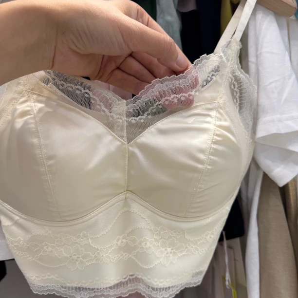 法式绸缎面纯欲蕾丝美背背心