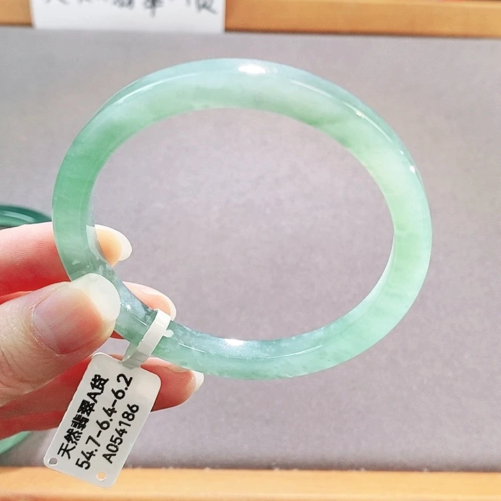 翡翠手镯（圆镯）未镶嵌