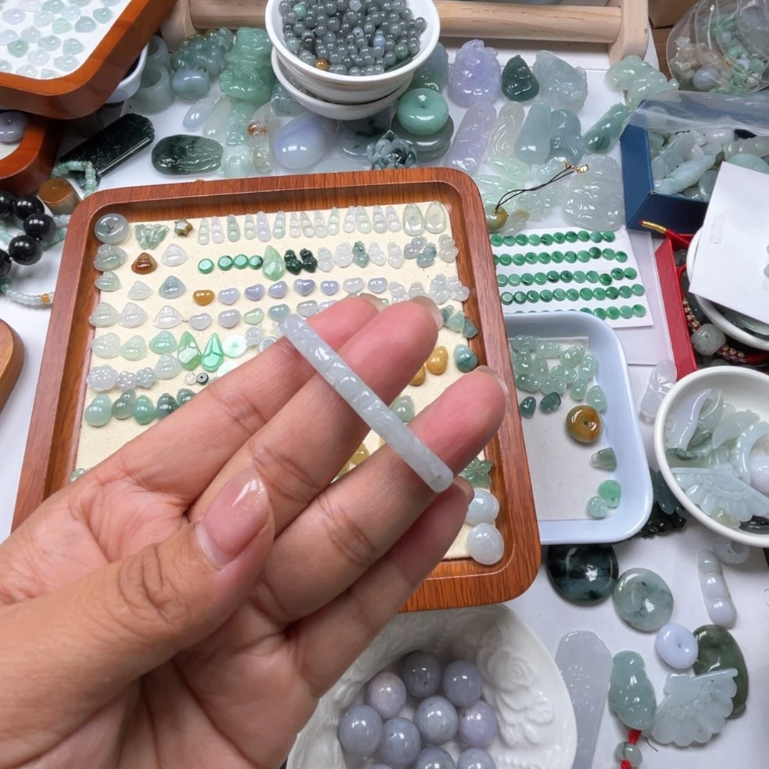 翡翠未镶嵌颈饰67899789