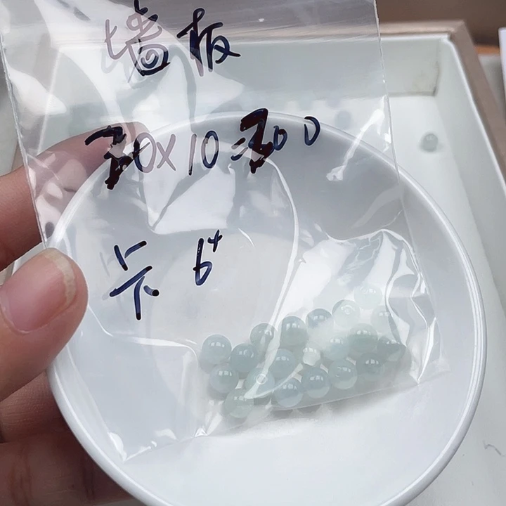 珀***板翡翠未镶嵌颈饰翡翠散珠