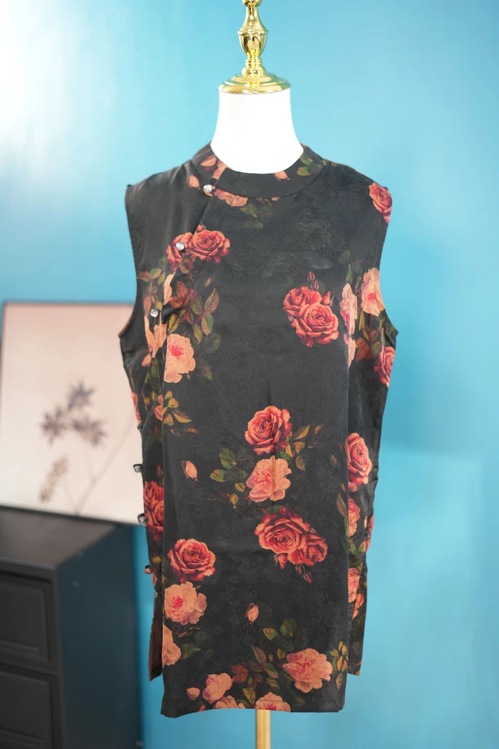 A125.女士无袖奥黛