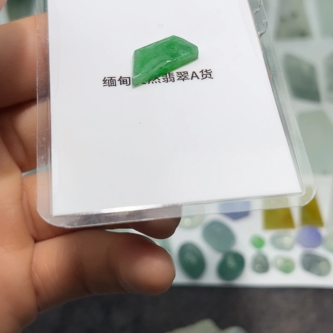 翡翠未镶嵌颈饰35778