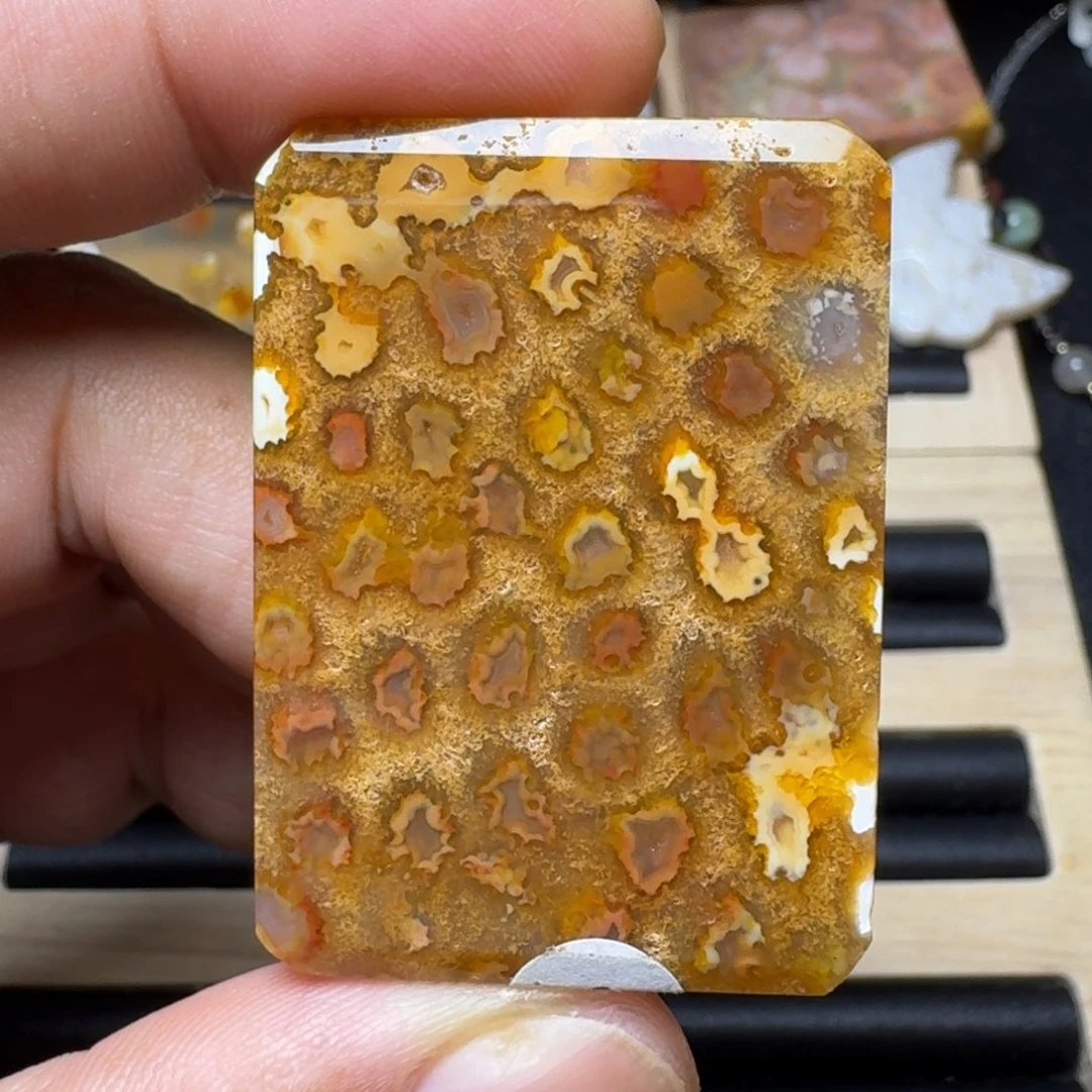 未镶嵌纯天然色有机玉石保真色石英质玉