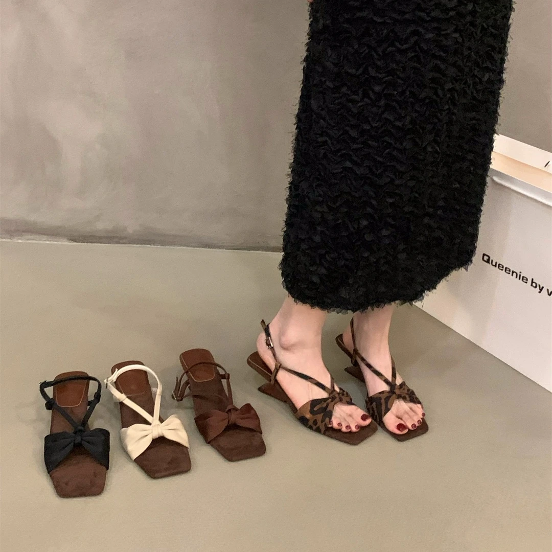 小众坡跟高跟豹纹凉鞋女鞋子2025新款配裙子蝴蝶结度假细带罗马鞋