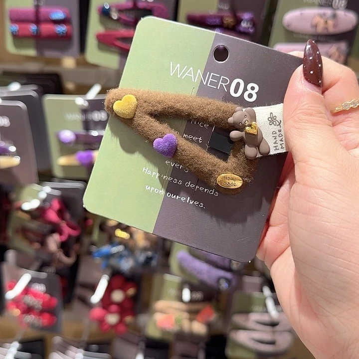 棕色三角小熊紫爱心掰掰