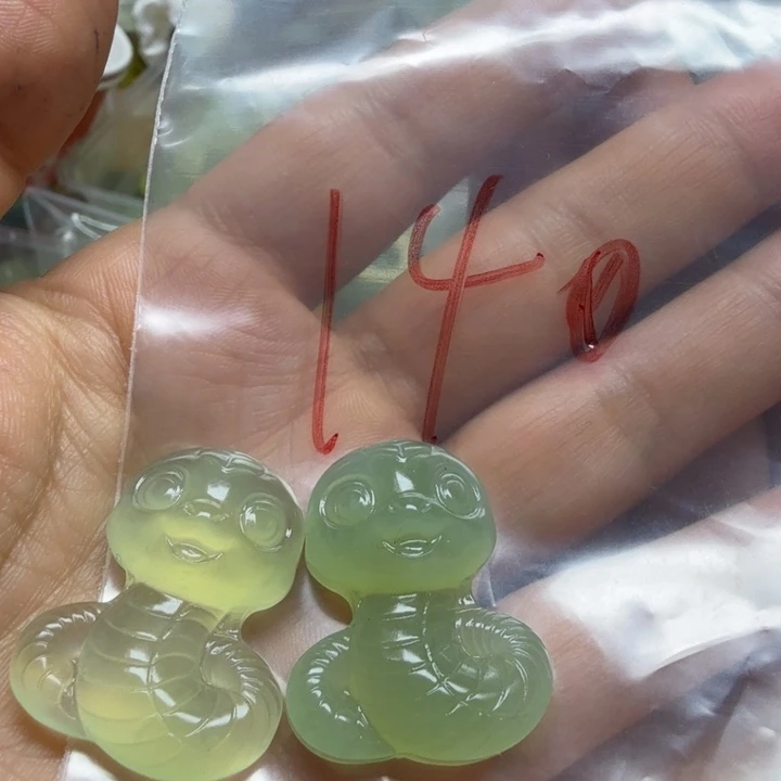 透闪石-蛇纹石玉挂坠未镶嵌