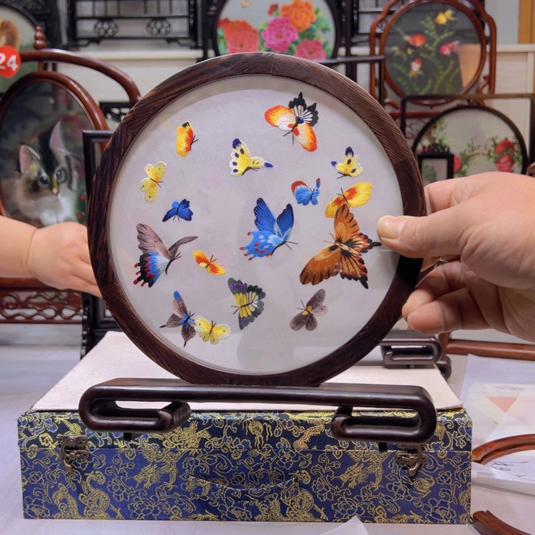 刺绣酒****?手工制作工艺