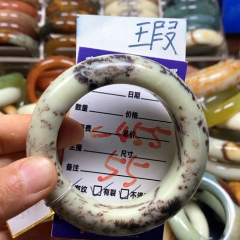 【闪购商品】蛇纹石玉未镶嵌手镯（圆镯）
