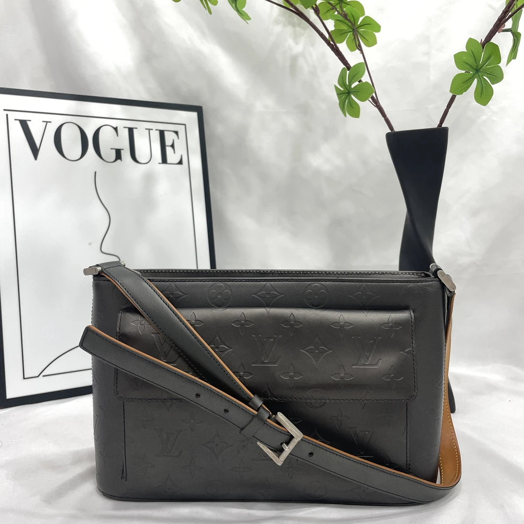 95新 LouisVuitton/路易威登 搪瓷皮斜挎包/15186