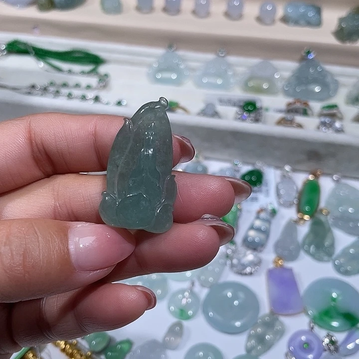 翡翠未镶嵌颈饰唔到