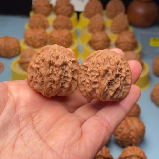 文玩核桃吊坠梨木台精对 32 33