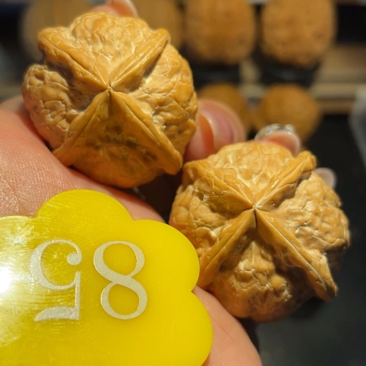 L***X粗筋球四棱核桃尺寸35