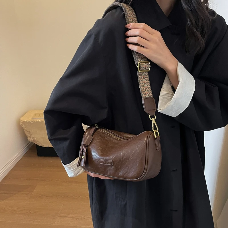 ins斜挎包美拉德复古包包女2025新款网红爆款时尚百搭单肩斜挎包