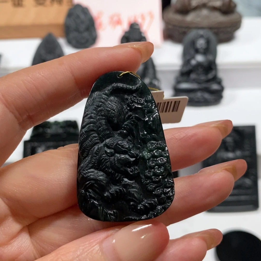 翡翠未镶嵌吊坠(不含链)天然缅甸墨翠A货虎牌