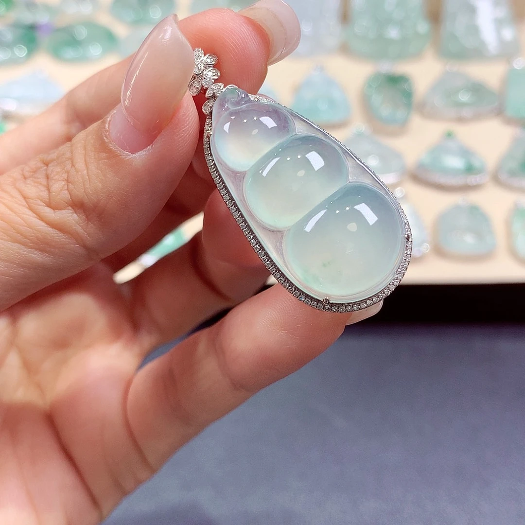 翡翠18K金镶嵌颈饰翡翠