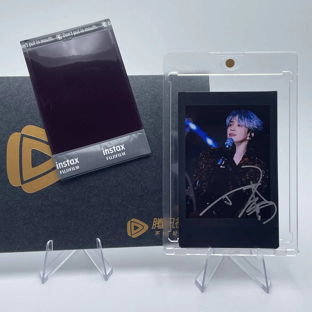 A803【薛之谦】 签名正品拍立得照片 黑边