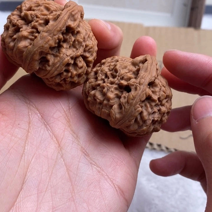 文玩核桃吊坠在*吗南疆石