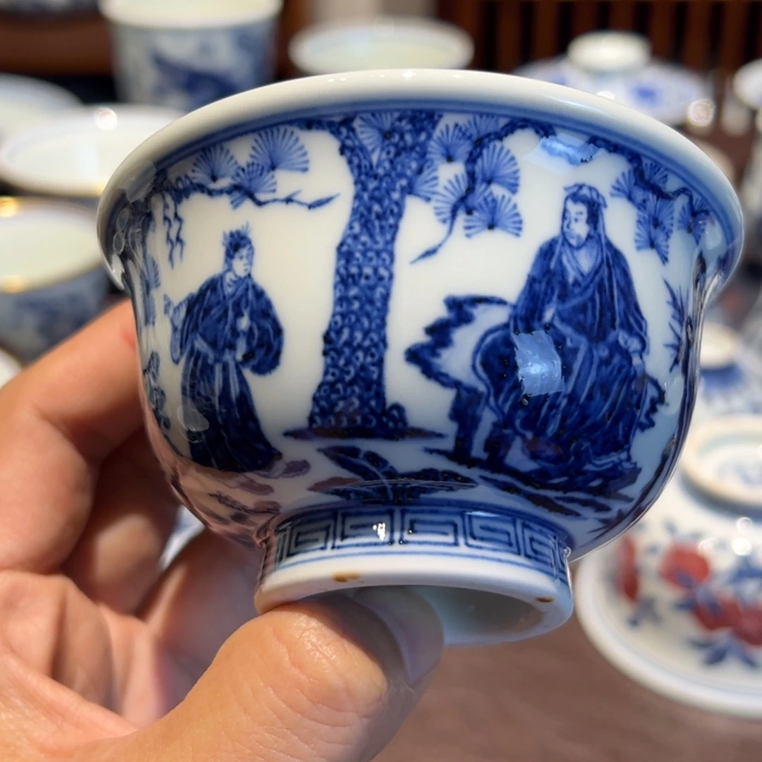 精品青花三顾茅庐人物故事压手杯口径约9.3厘米