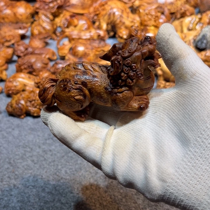 用***0柏木（崖柏）貔貅掌中宝把件