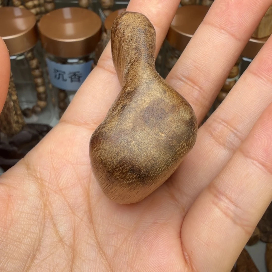 沉香沉香碎屑文莱手把件 9 克