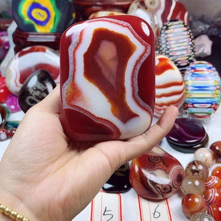 邱***明玛瑙/玉髓未镶嵌耳饰