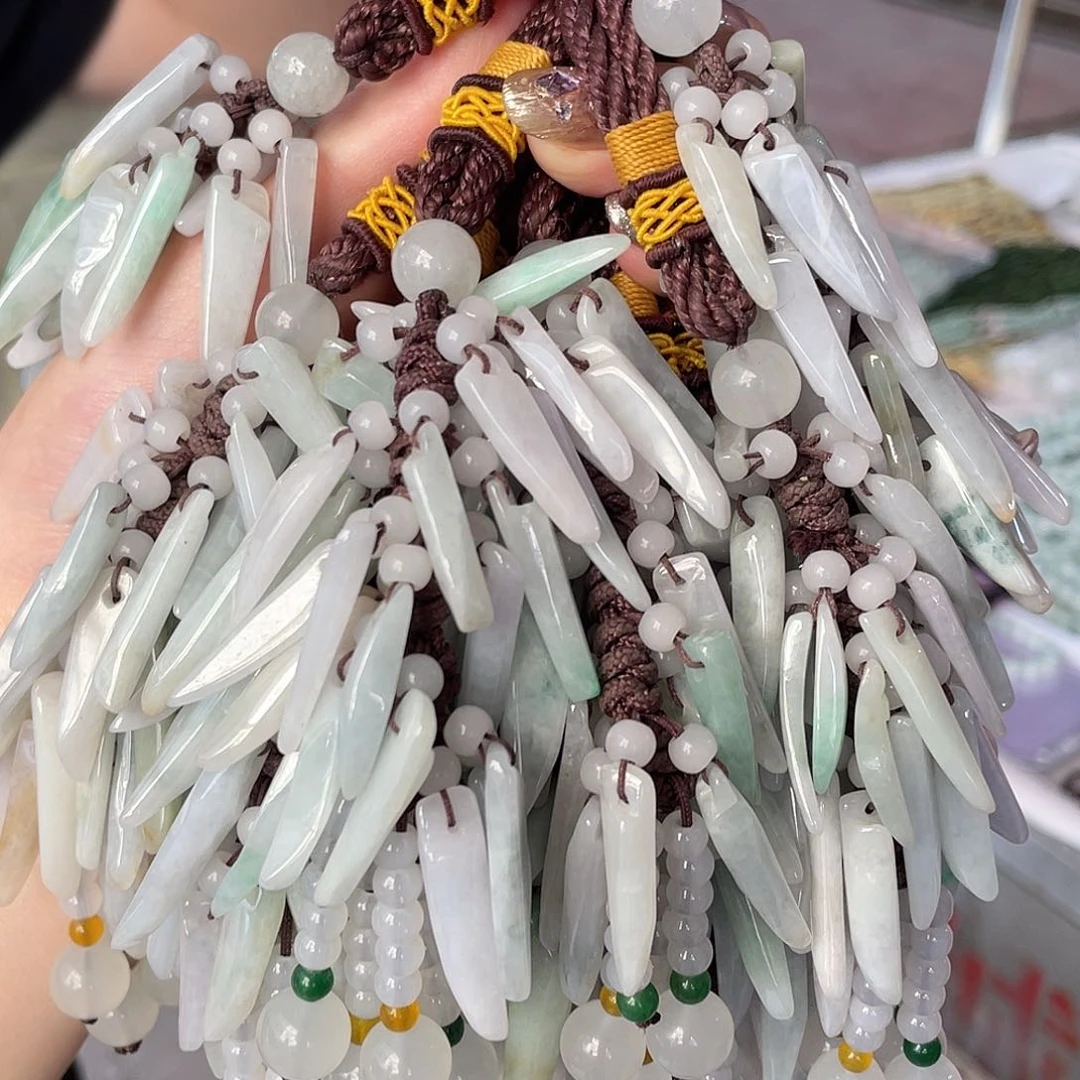 翡翠挂件未镶嵌车挂xz一个