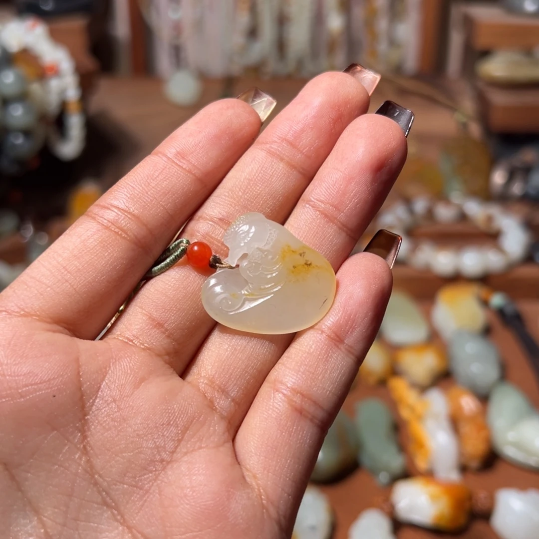 和田玉未镶嵌颈饰