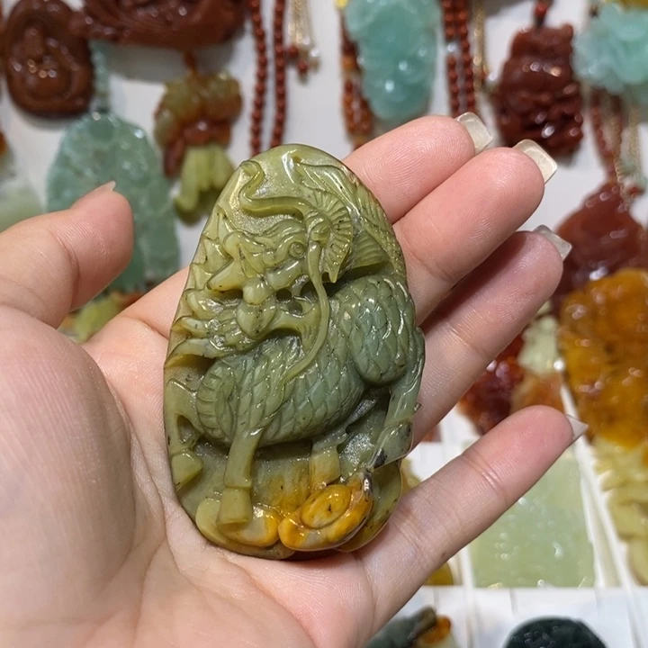 未镶嵌蛇纹石玉颈饰