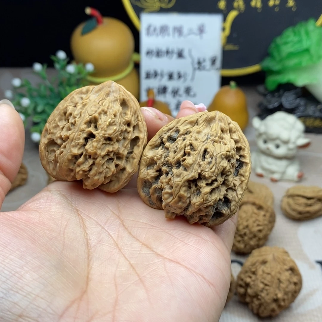 敖***何吊坠文玩核桃涿鹿