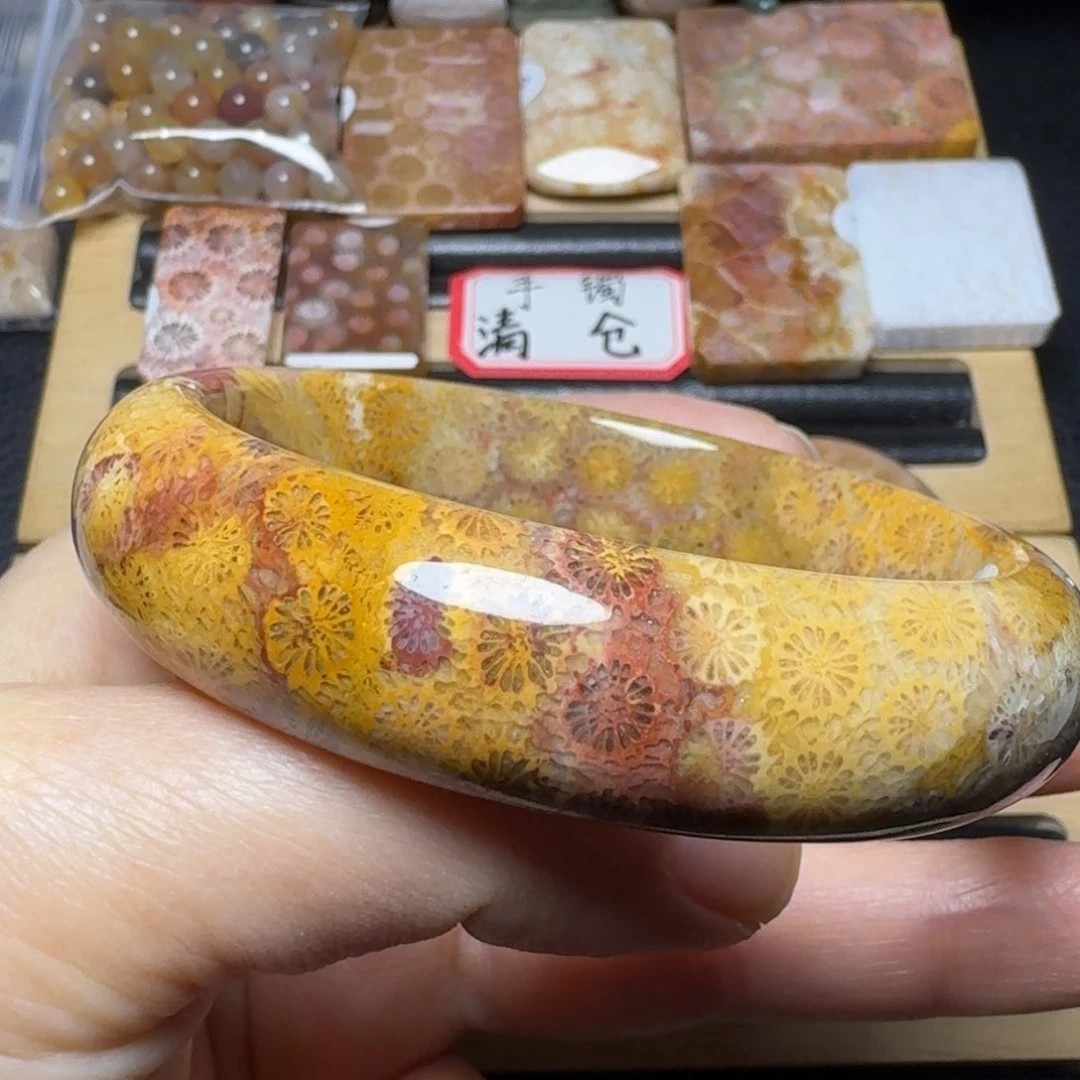 硅化玉58.5彩色小菊花，可盘100未镶嵌小**胖