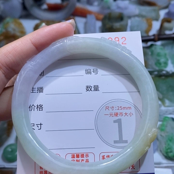 磕***碜定制翡翠未镶嵌毛货