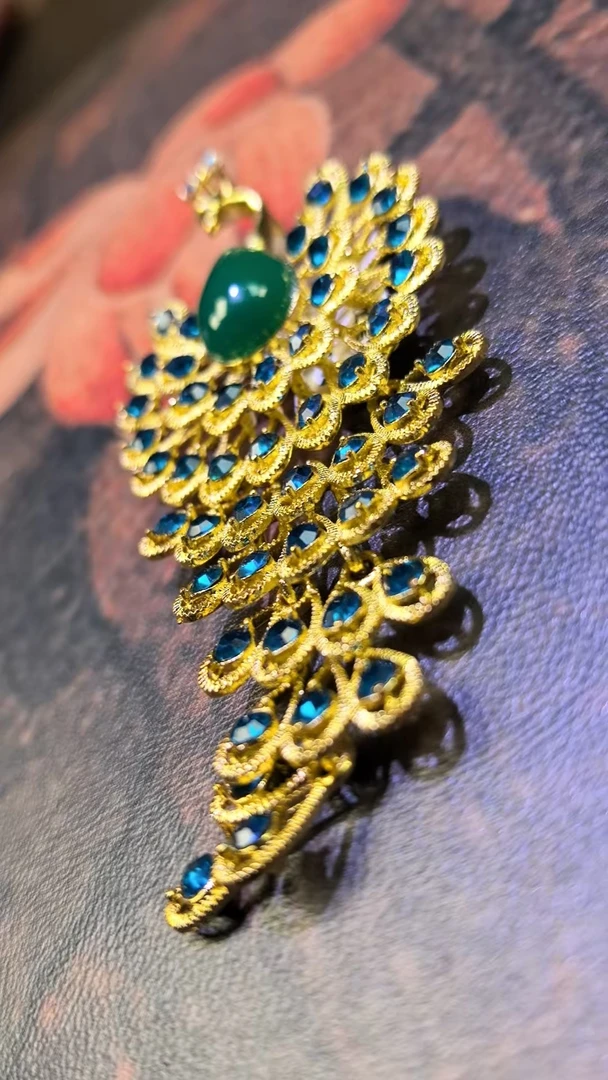 天然 玉石 玉髓蓝羽毛孔雀胸针 YS575